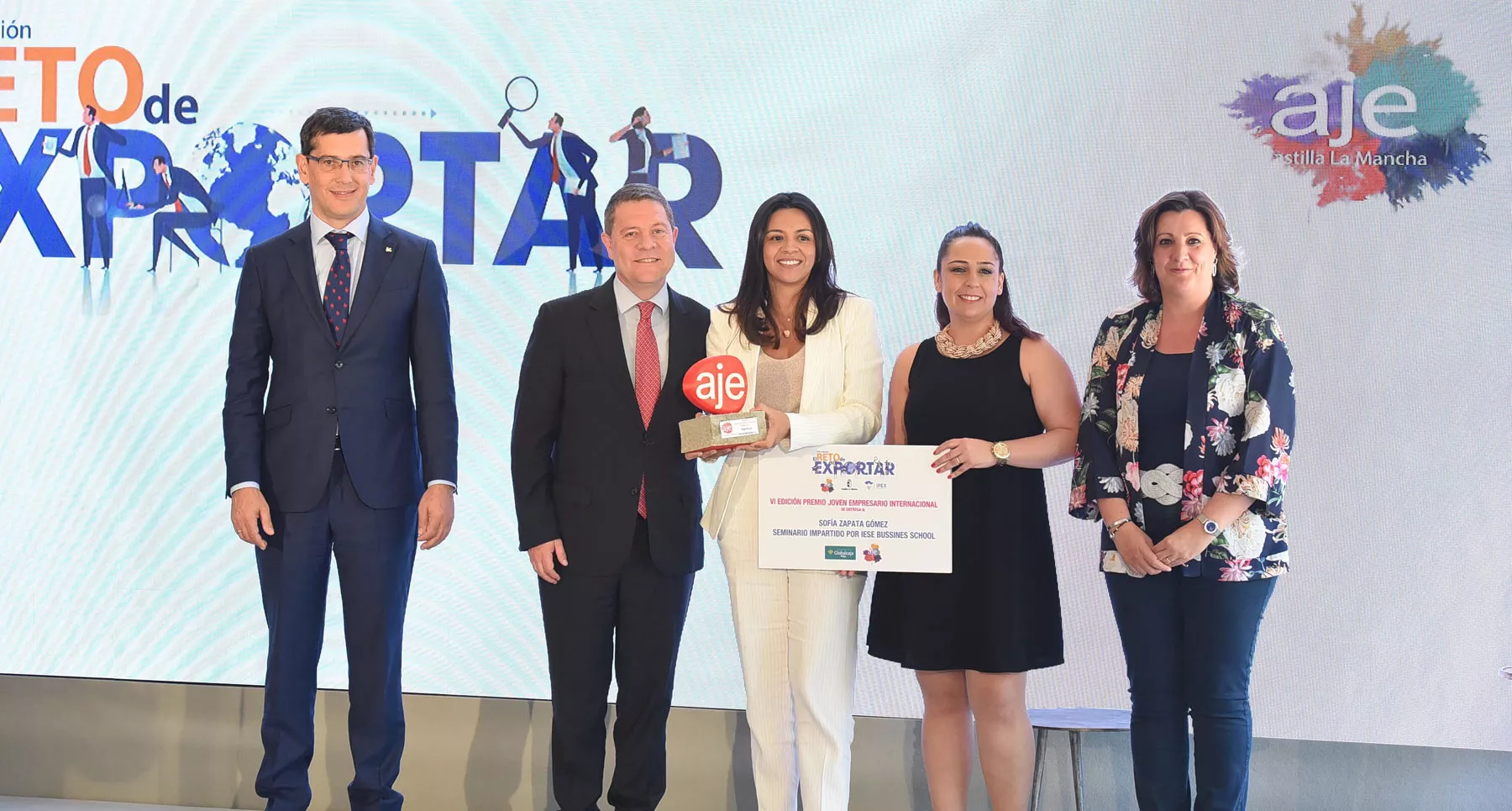 Sofía Zapata, CEO of Excom Global, receiving the AJE International Young Entrepreneur Award.