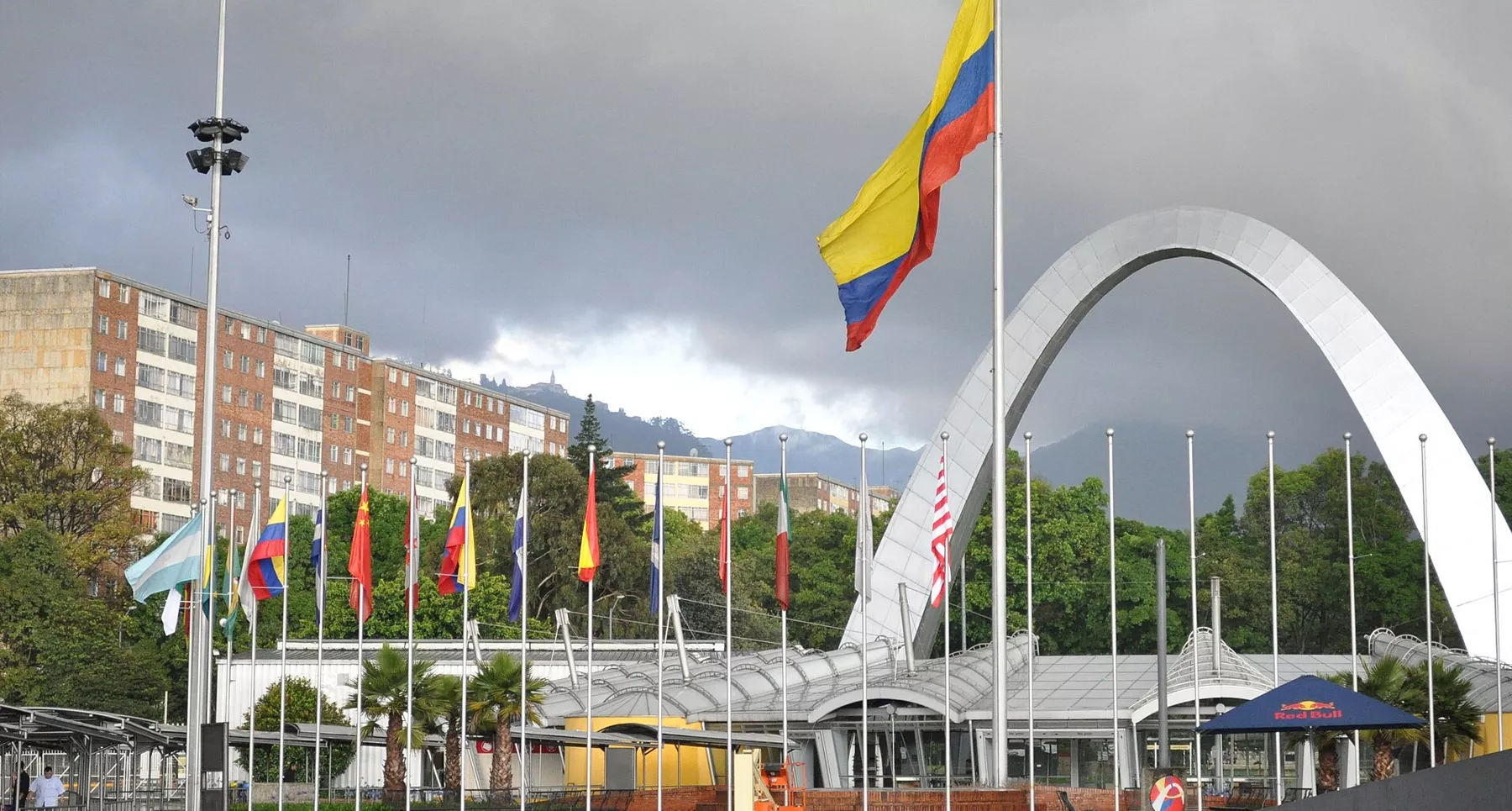 Firma del acuerdo de representación entre Excom Global y Corferias para mercados internacionales.
